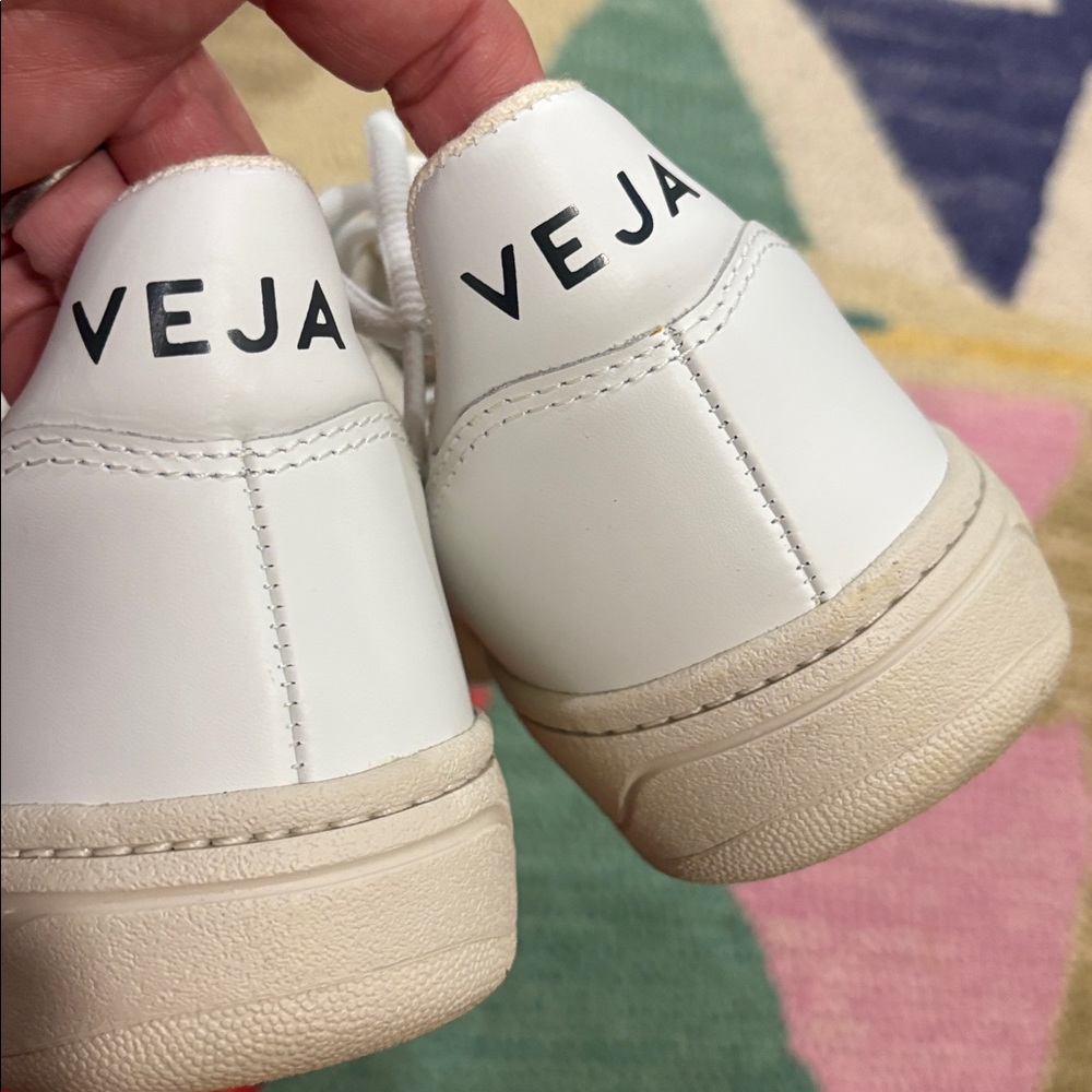 Veja Sneakers - Picture 13 of 15